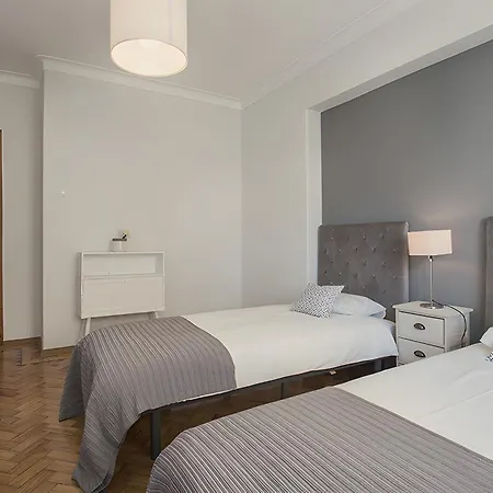 Apolonia Upper Class - Lisbonbreaks *