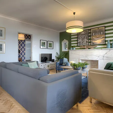 Apolonia Upper Class - Lisbonbreaks